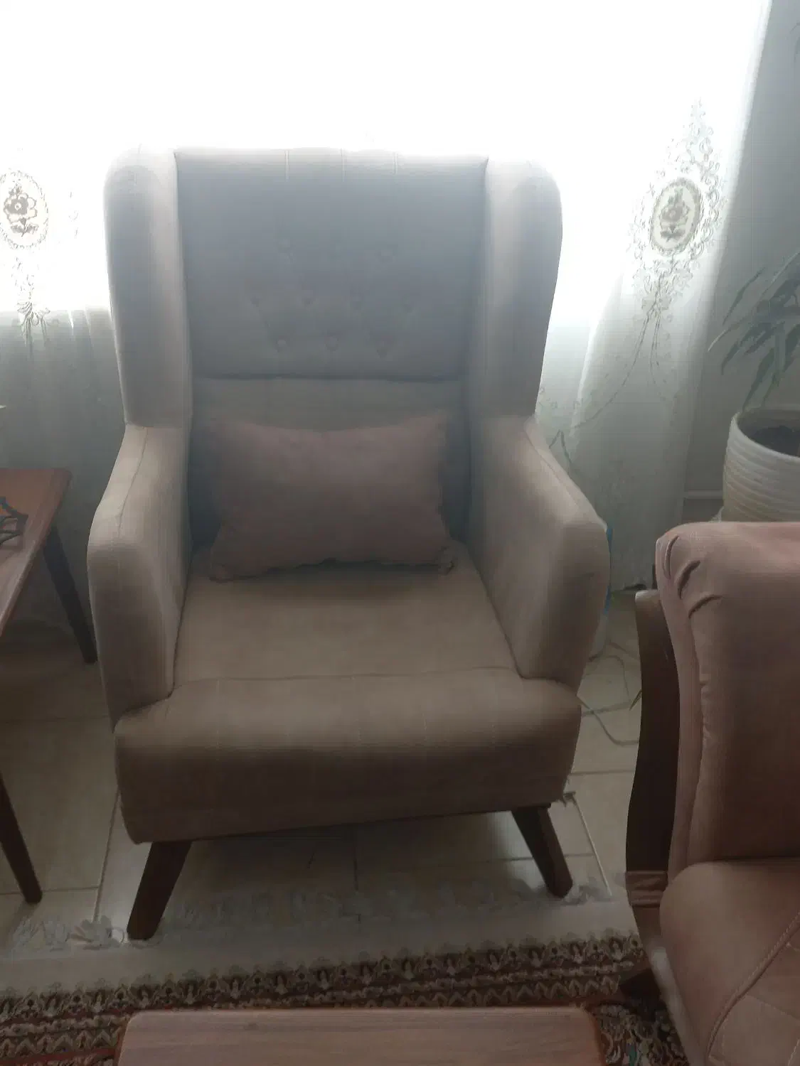 نیم ست ۴ نفره همراه با میز عسلی بسیار تمیز|مبلمان خانگی و میز عسلی|پاکدشت, شهرک امام رضا|دیوار