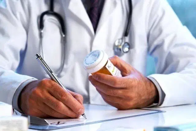 نیازمندپزشک عمومی جهت همکاری در کلینیک زیبایی|استخدام درمانی، زیبایی، بهداشتی|نجف‌آباد, ویلاشهر|دیوار