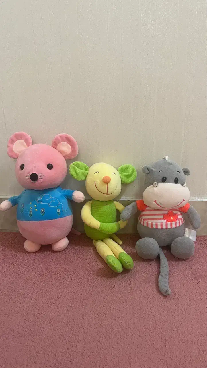 تعدادی عروسک و اسباب بازی|اسباببازی بچه|تهران, شهرک ولیعصر جنوبی|دیوار