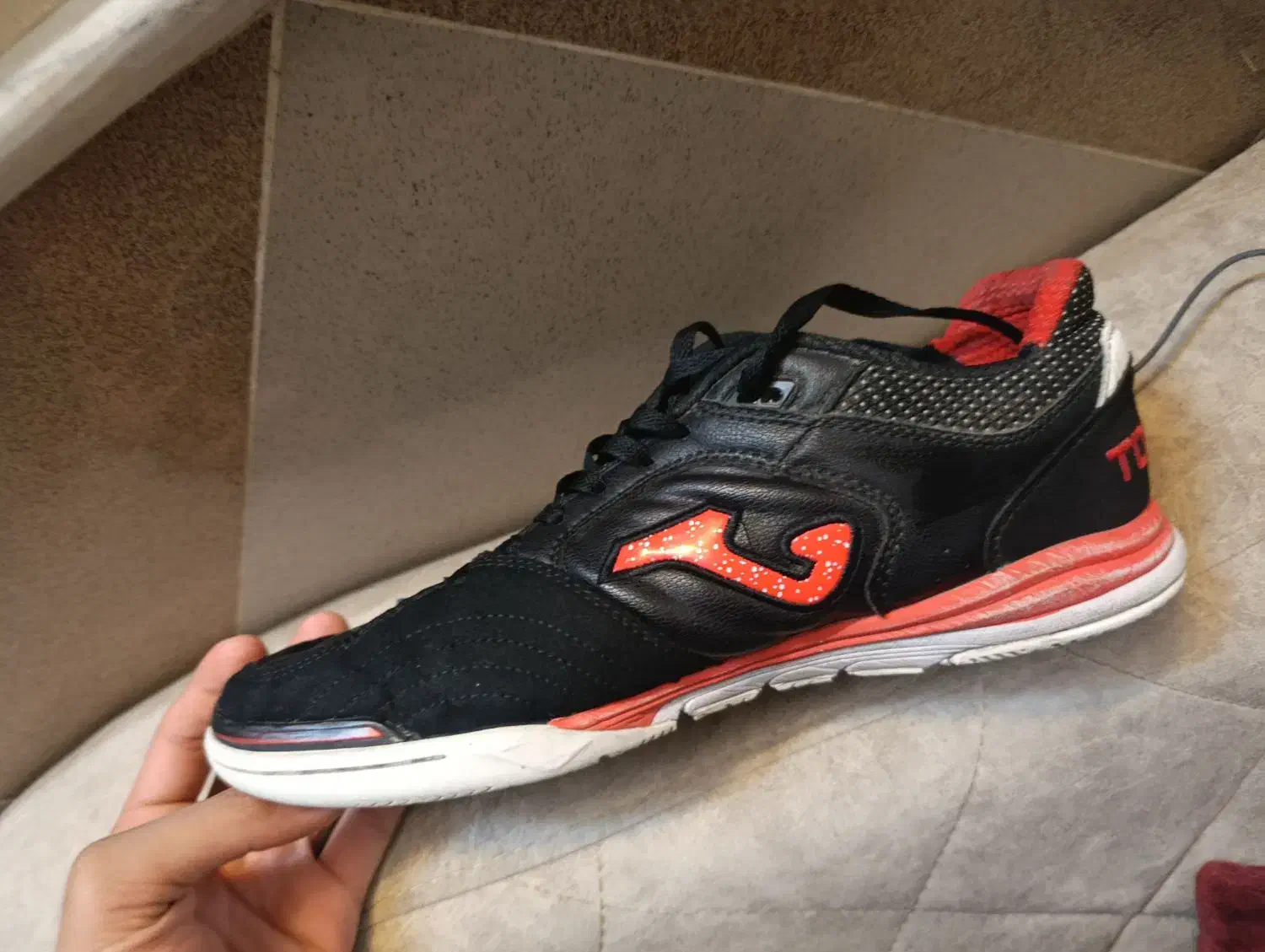 کفش فوتسال جوما|کیف، کفش، کمربند|قم, بلوار امین و ساحلی|دیوار