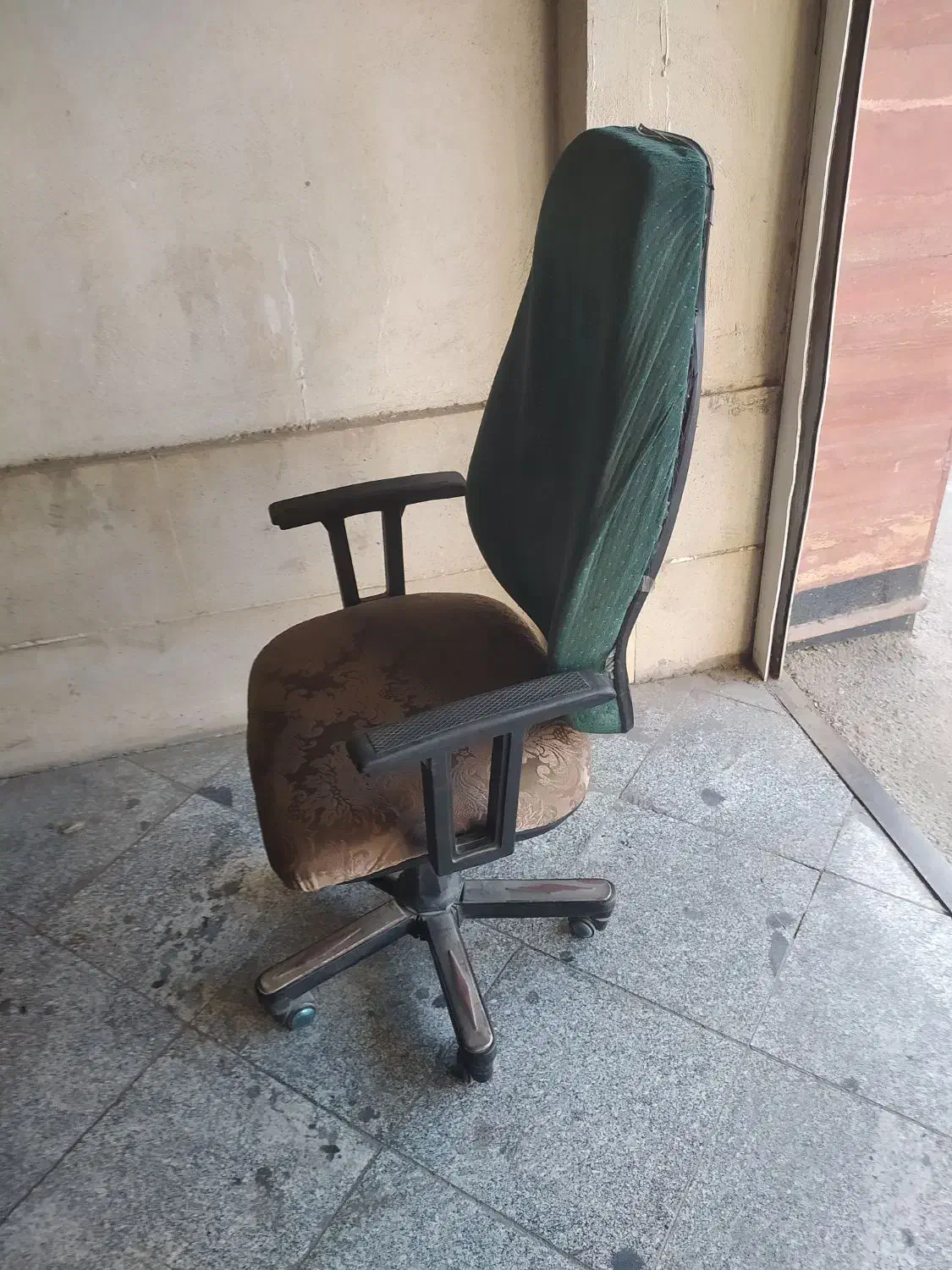 صندلی|صندلی و نیمکت|اراک, |دیوار