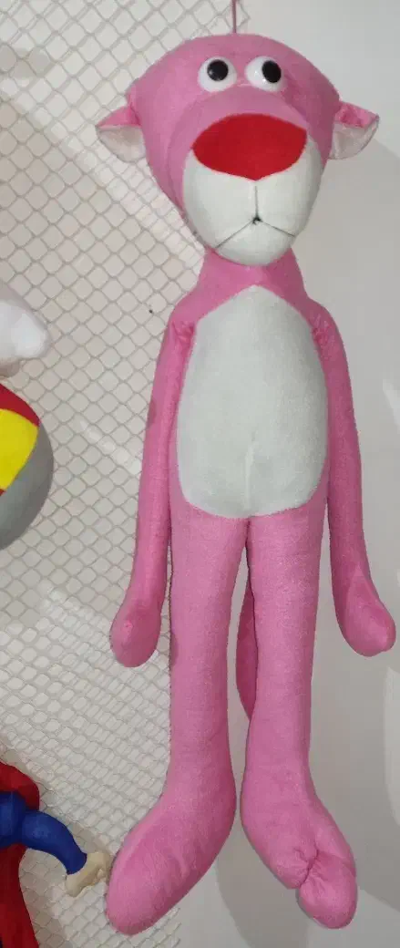 تعدادی عروسک|اسباببازی|پرند, فاز ۵|دیوار