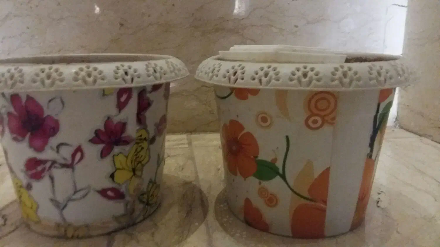 گلدون پلاستیکی گلدار|گل و گیاه طبیعی|قم, انسجام|دیوار