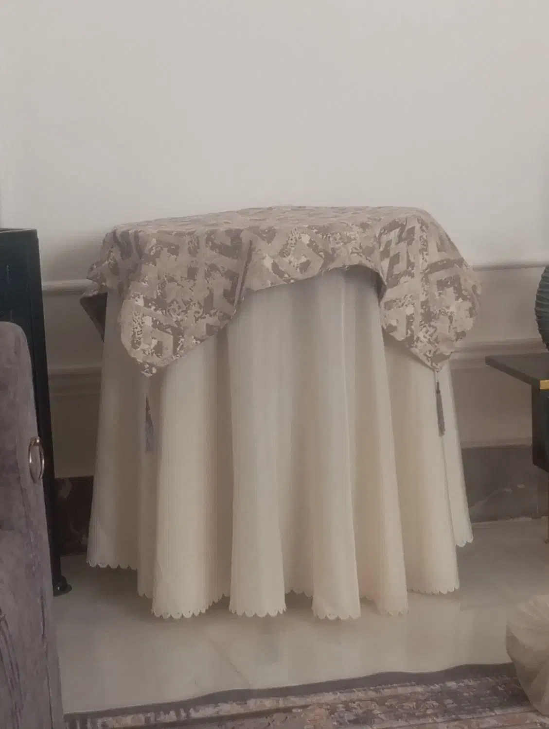 میز خاطره|میز و صندلی غذاخوری|تربت‌حیدریه, آغوی|دیوار