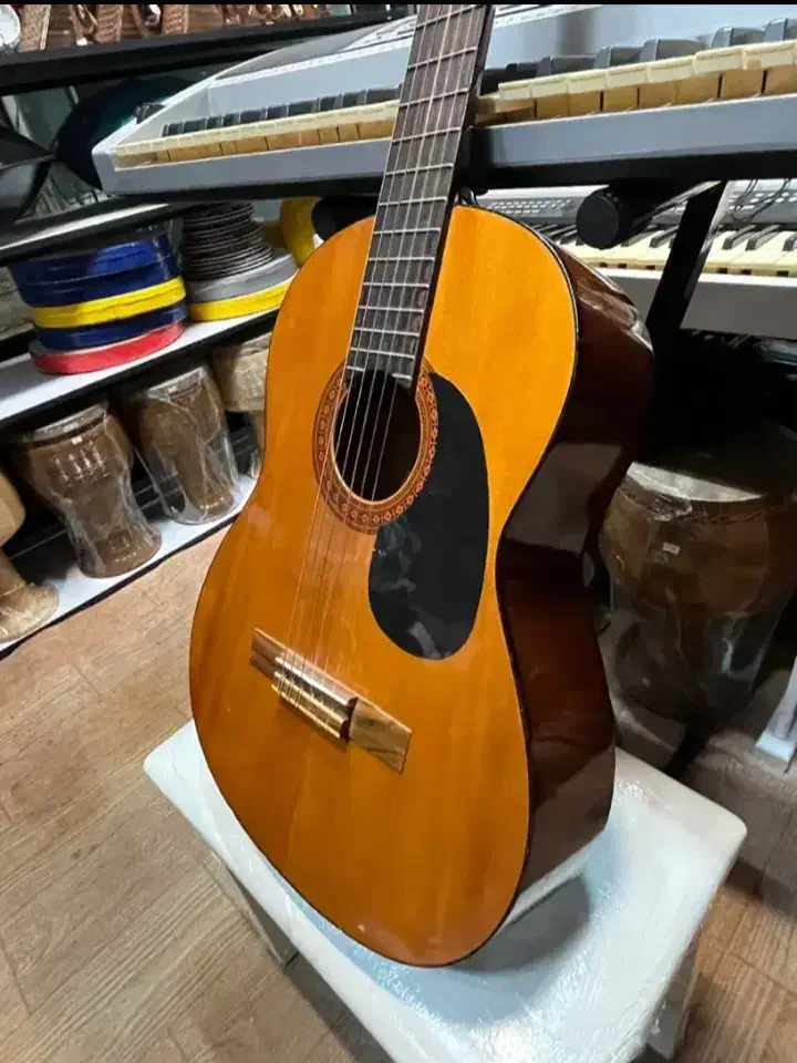 گیتار یاماها c40 اندونزی و ترومپت برزیلی|گیتار، بیس، امپلیفایر|رشت, اسماعیل آباد|دیوار