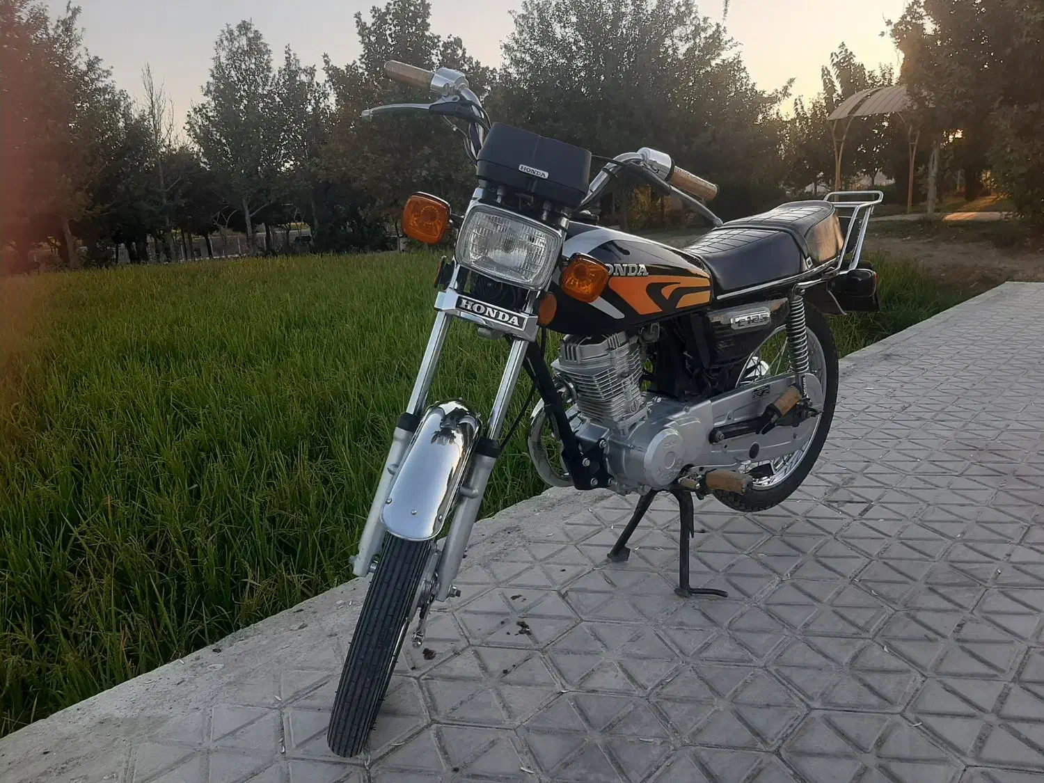 هندا ۱۲۵ مدل ۹۳|موتورسیکلت|لنجان, |دیوار