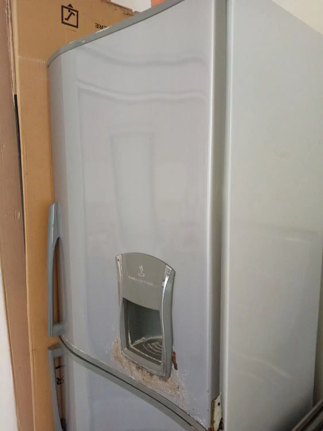 یخچال|یخچال و فریزر|میانه, |دیوار