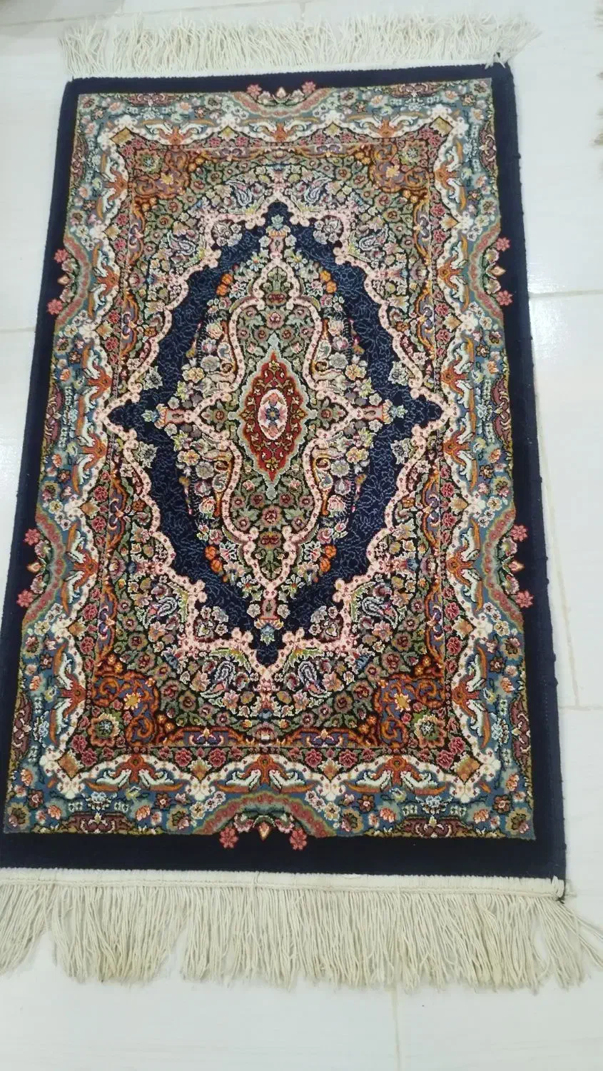 فرش پادری|پادری|رشت, سعدی (تختی)|دیوار