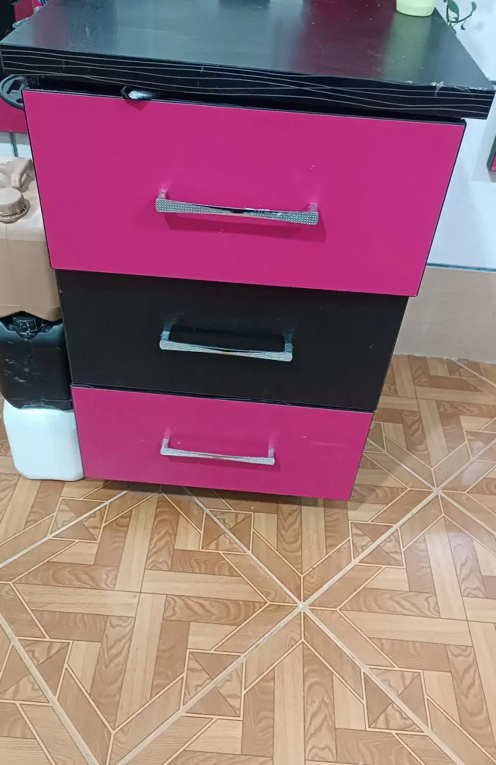 فروش وسایل سالنی فقط ۱۰تومن|آرایشگاه و سالنهای زیبایی|دامغان, |دیوار