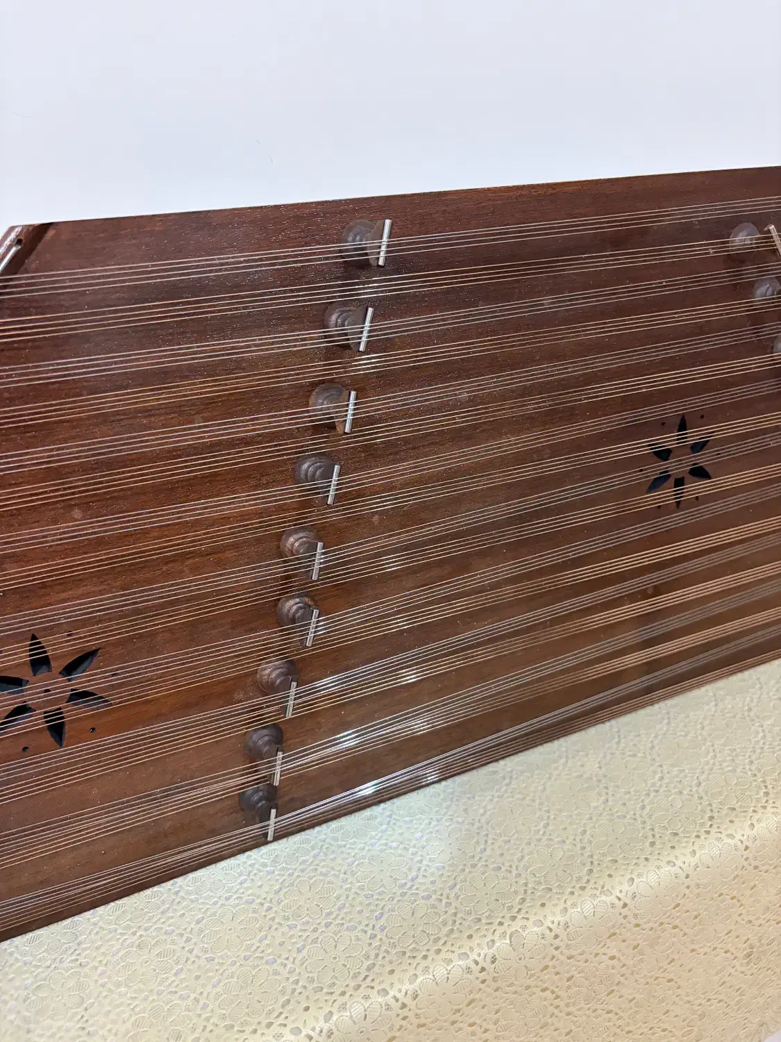 سنتور|سازهای سنتی|اصفهان, قلعه طبره|دیوار