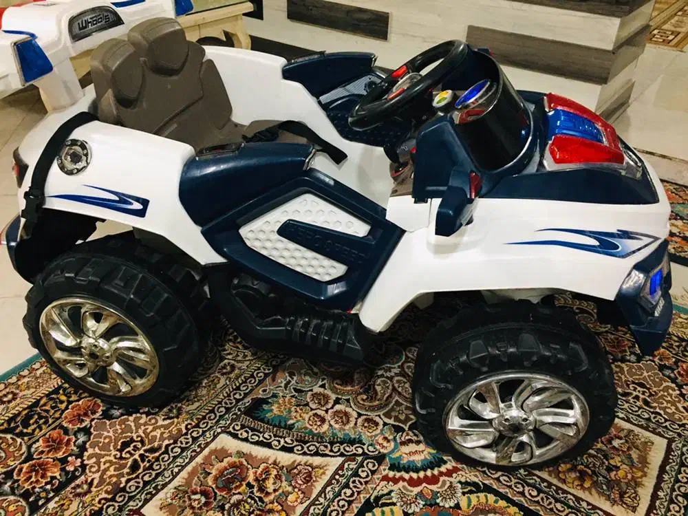 ماشین شارژی|اسباب و اثاث بچه|مشهد, پنجتن|دیوار