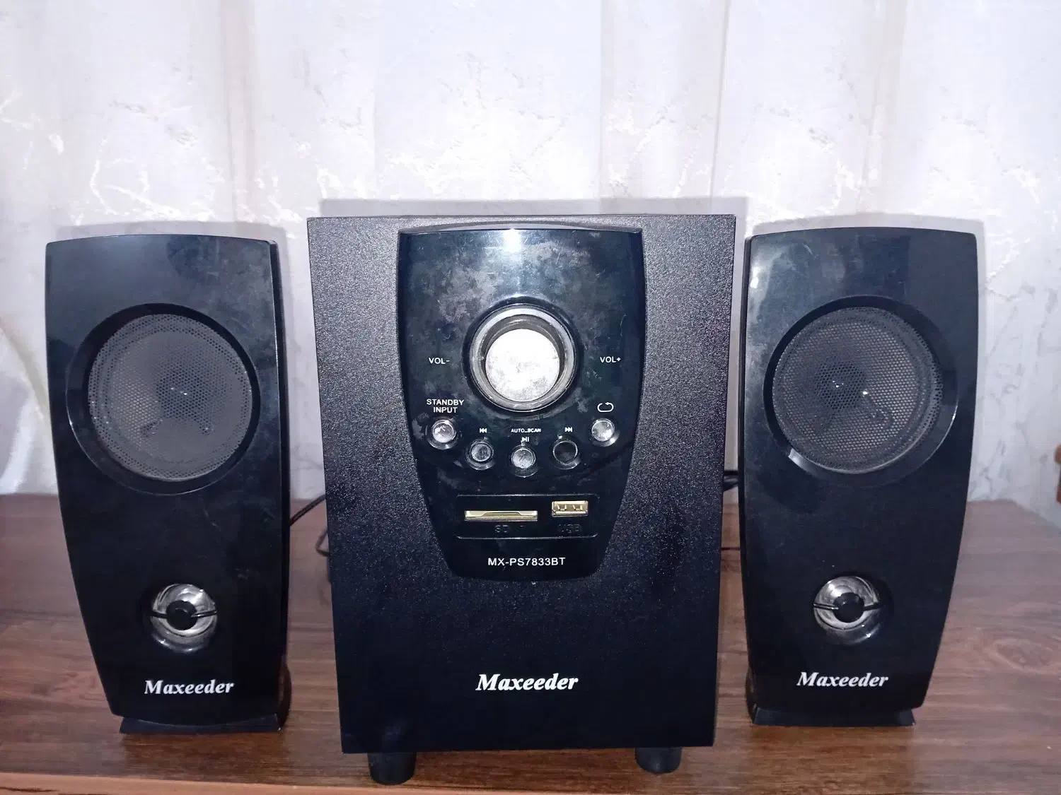 یک عدد باند سه تیکه|سیستم صوتی خانگی|سنگر, |دیوار