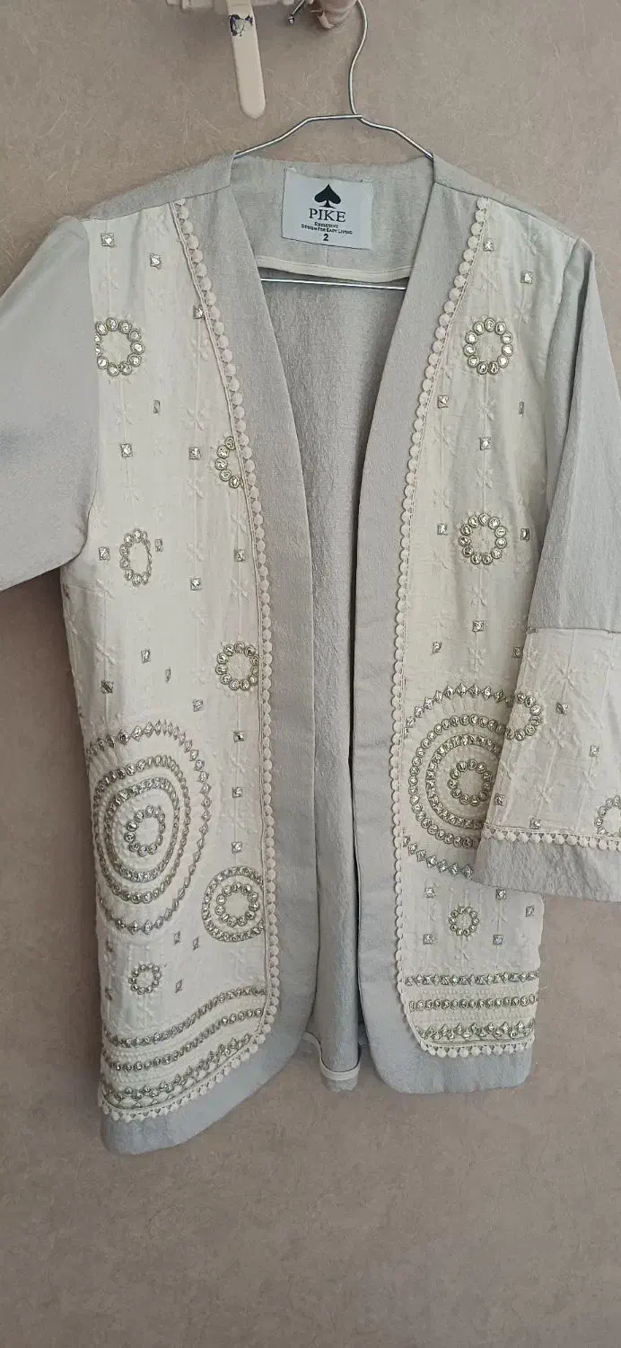 مانتو|لباس|شیراز, قدوسی غربی|دیوار