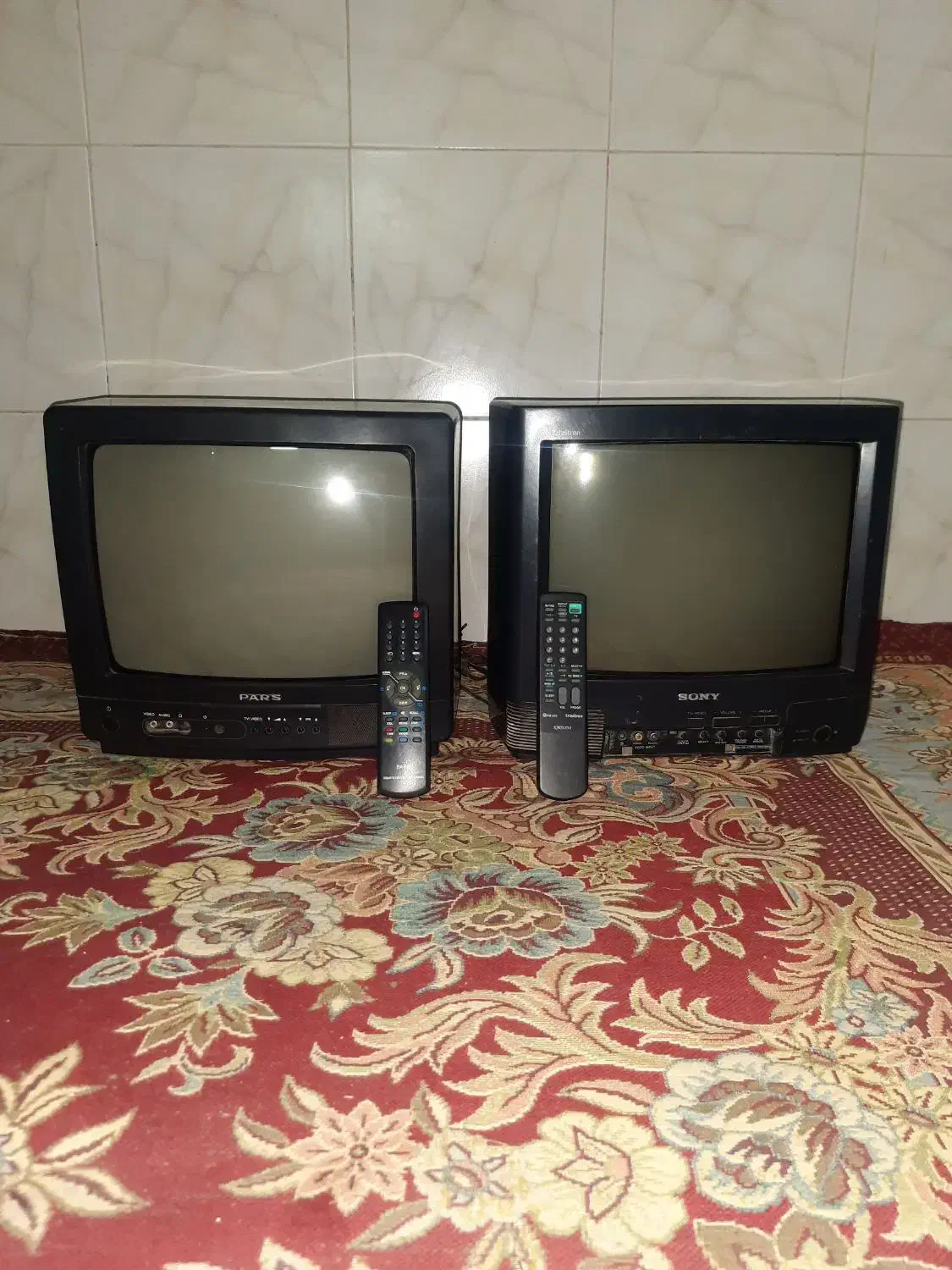 ۲ عدد تلویزیون ۱۴ اینچ|تلویزیون و پروژکتور|رفسنجان, |دیوار
