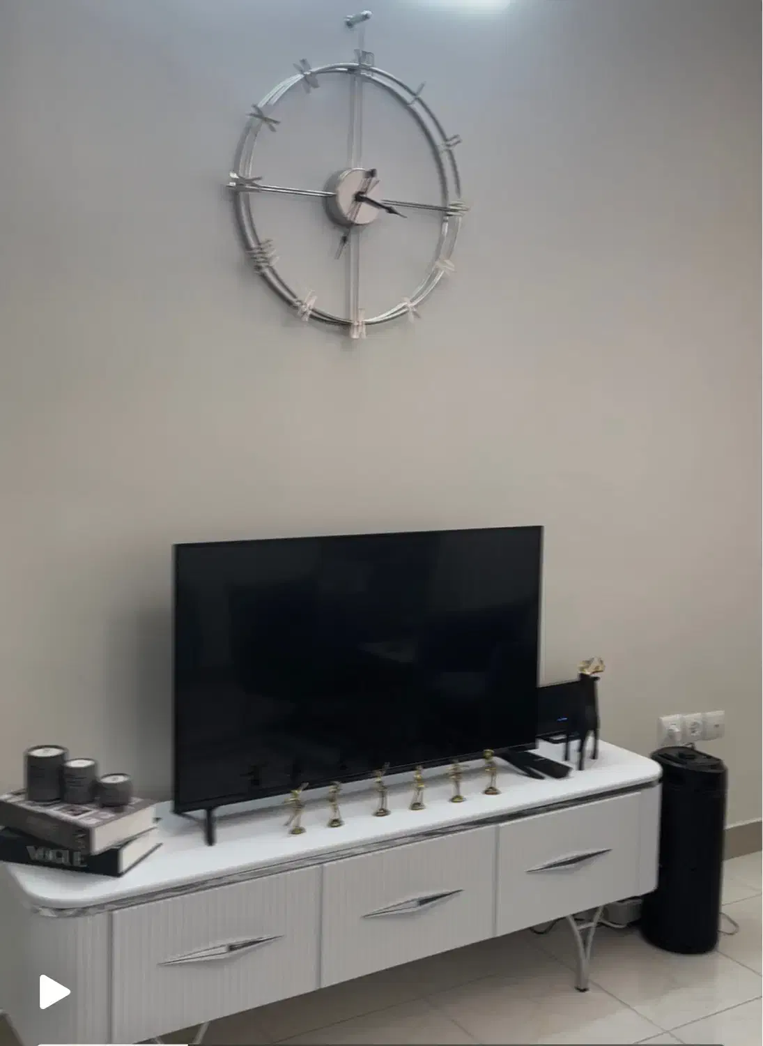 کنسول و میز تلویزیون کمکارکرد و شیک|بوفه، ویترین، کنسول|تهران, مهرآباد جنوبی|دیوار