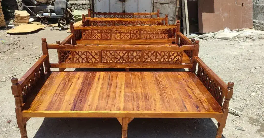 تولید تخت سنتی چوب روس|مبلمان خانگی و میز عسلی|اردبیل, |دیوار