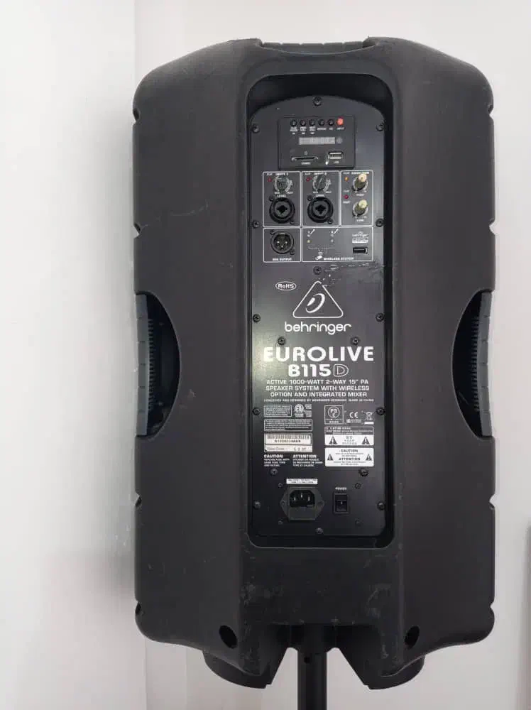 باند اکتیوبهرینگر|صوتی و تصویری|شیراز, کوشک میدان|دیوار