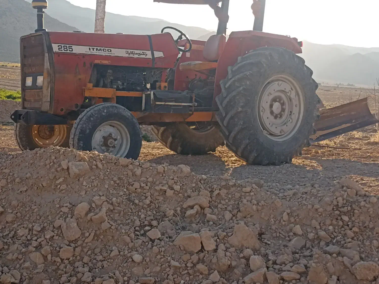 تراکتورمدل87 بیل سه جک با ادوات تیلرباغی کاما10اسب|خودرو سنگین|ششده و قره بلاغ, |دیوار