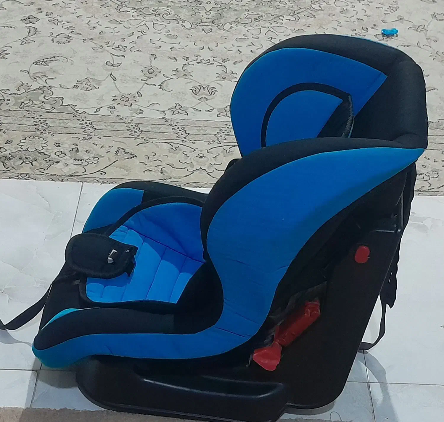 صندلی کودک خودرو|تخت و صندلی بچه|شیراز, کرونی(خاتونک)|دیوار