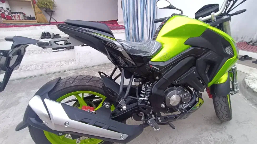 بنلی ۱۸۰ s درحد خشک|موتورسیکلت|رشت, گلسار|دیوار