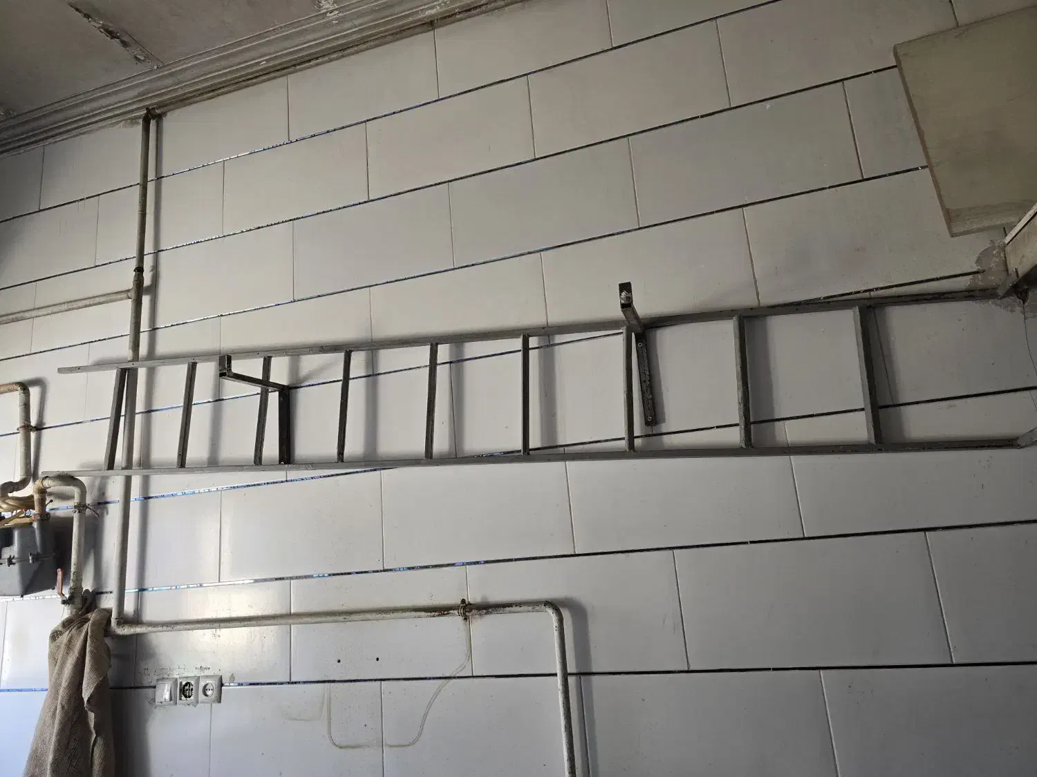 نردبان آهنی و چوبی تسمه دار و محافظ دار|ابزارآلات|زنجان, |دیوار