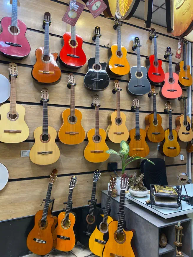 گیتار Indonesia کلاسیک|گیتار، بیس، امپلیفایر|مشهد, آزادشهر|دیوار