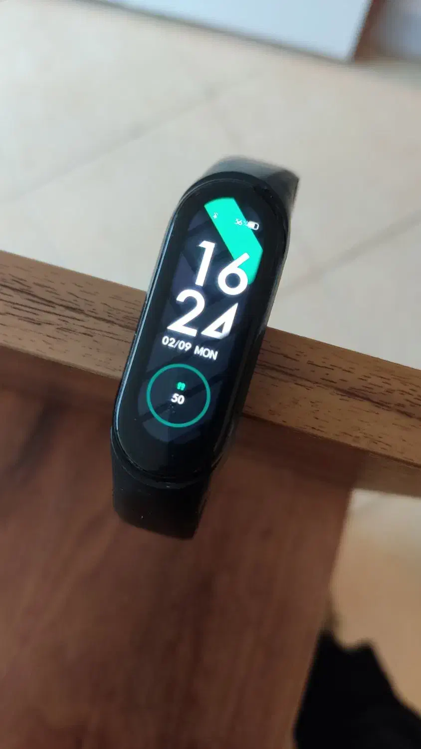 می بند شیش|ساعت|بیرجند, |دیوار