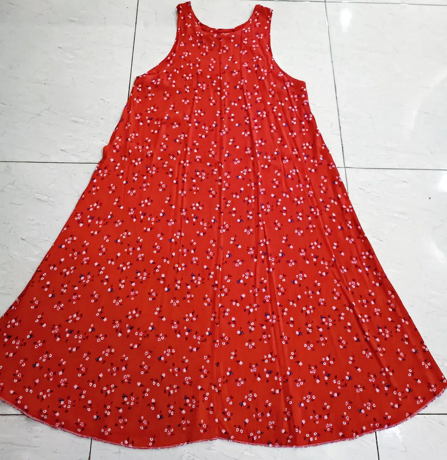 پیراهن قرمز|لباس|هشتگرد, شهرک بعثت|دیوار