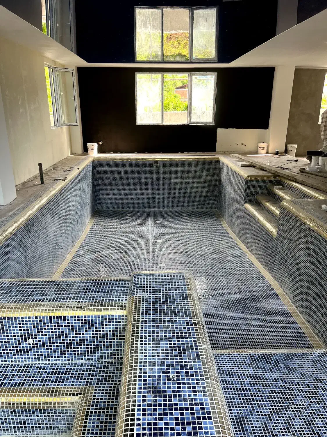 اجرای سرامیک و عایق استخر سونا جکوزی حوضچه|خدمات پیشه و مهارت|تهران, تهرانپارس جنوبی|دیوار