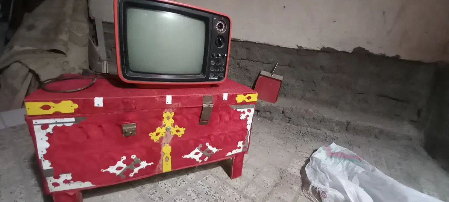 تلویزون قدیمی|کلکسیون اشیاء عتیقه|لنجان, |دیوار