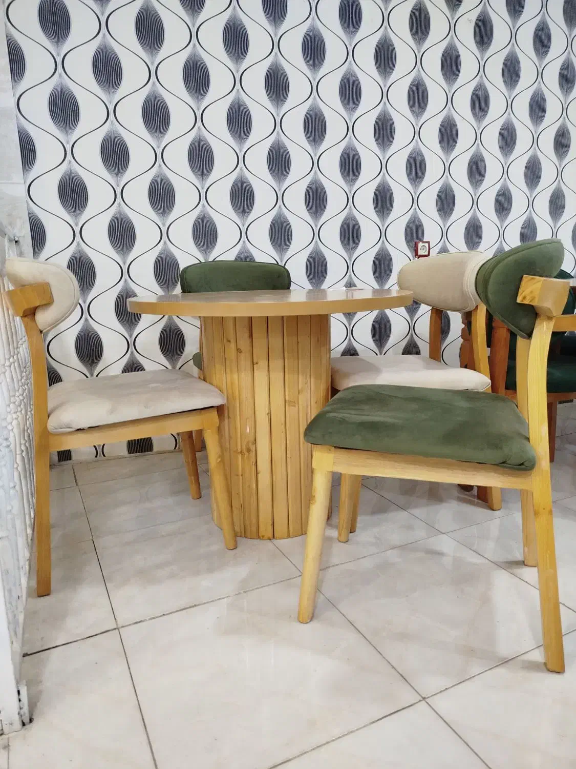 ناهار خوری الماس گرد زرکالا|میز و صندلی غذاخوری|یاسوج, |دیوار