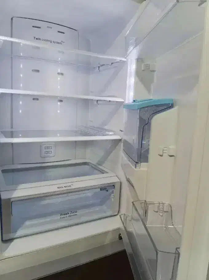 یخچال دیپوینت ۲۴ فوت کاملا سالم|یخچال و فریزر|دماوند, گیلاوند|دیوار