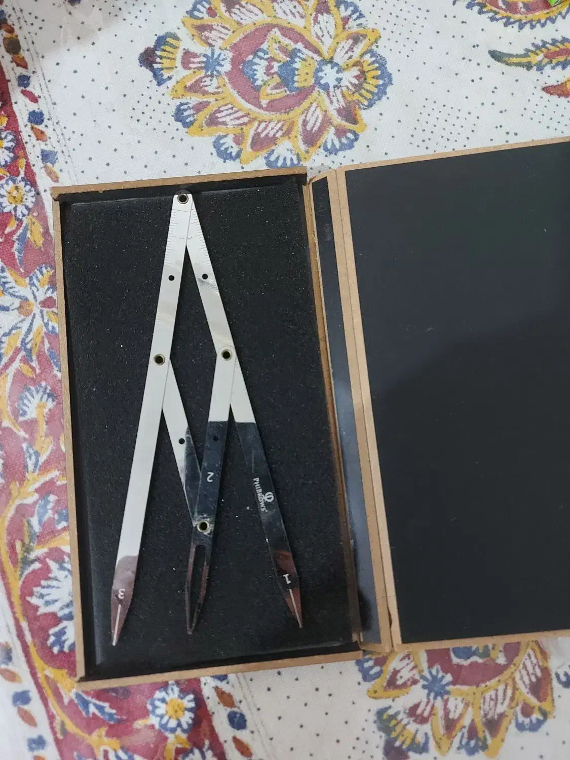 دیوایدر ابرو کاملا نو|آرایشی، بهداشتی، درمانی|قم, هفت تیر|دیوار