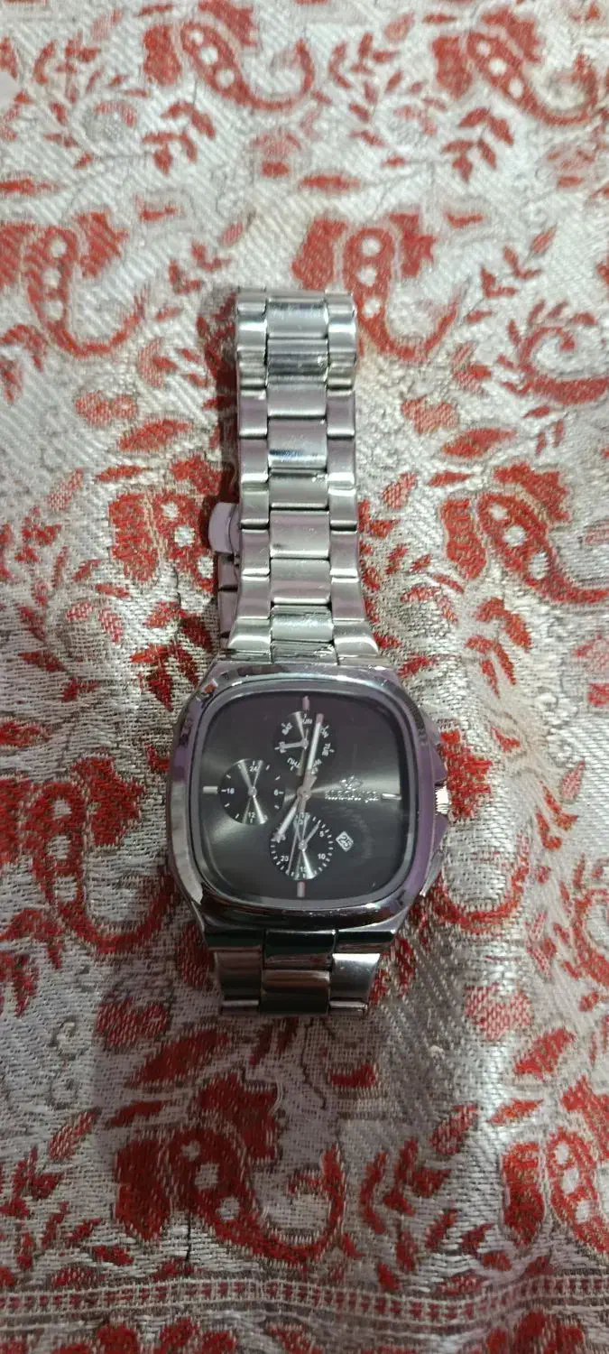 ساعت کیفیت خوب اورجینال نیست|ساعت|رباطکریم, رباطکریم|دیوار