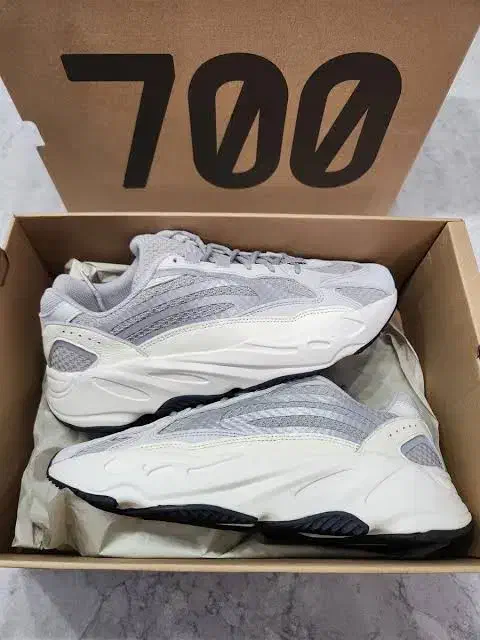 ادیداس یزی بوست 700سایز 39/40|کیف، کفش، کمربند|شیراز, دینکان|دیوار