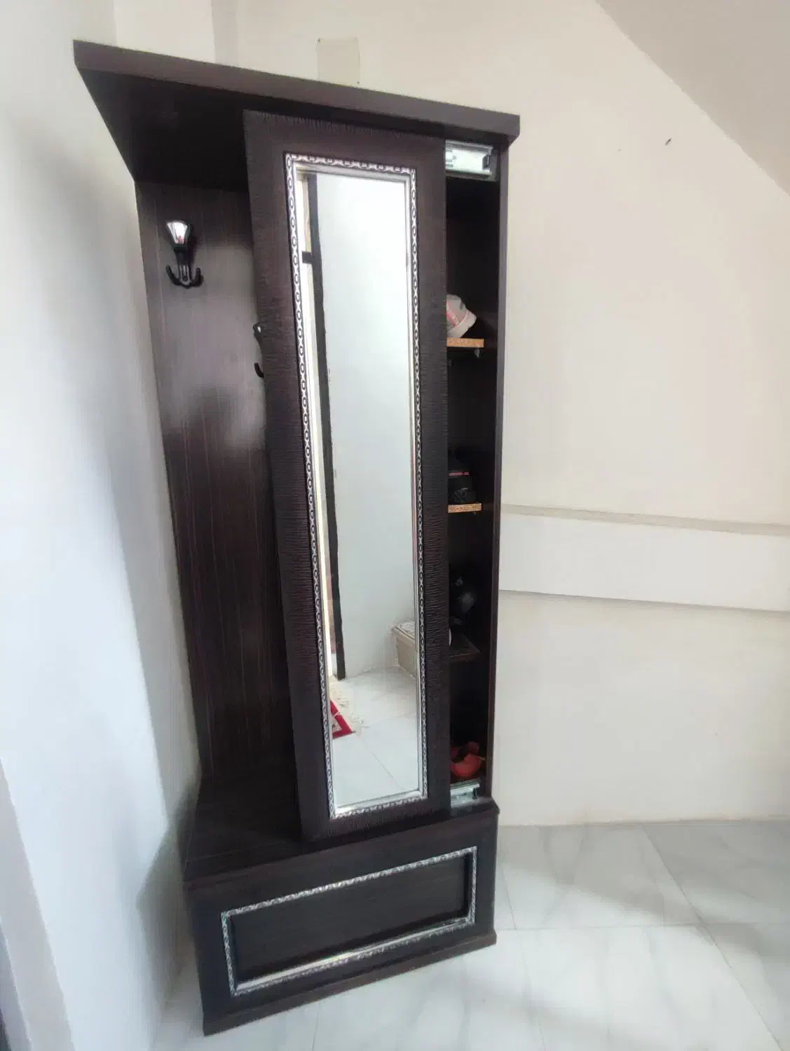 جا کفشی|جاکفشی، کمد، دراور|صحنه, |دیوار