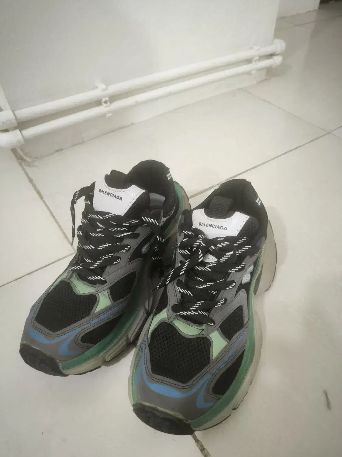 ۶ جفت کفش سایز ۴۲|کیف، کفش، کمربند|خوی, |دیوار