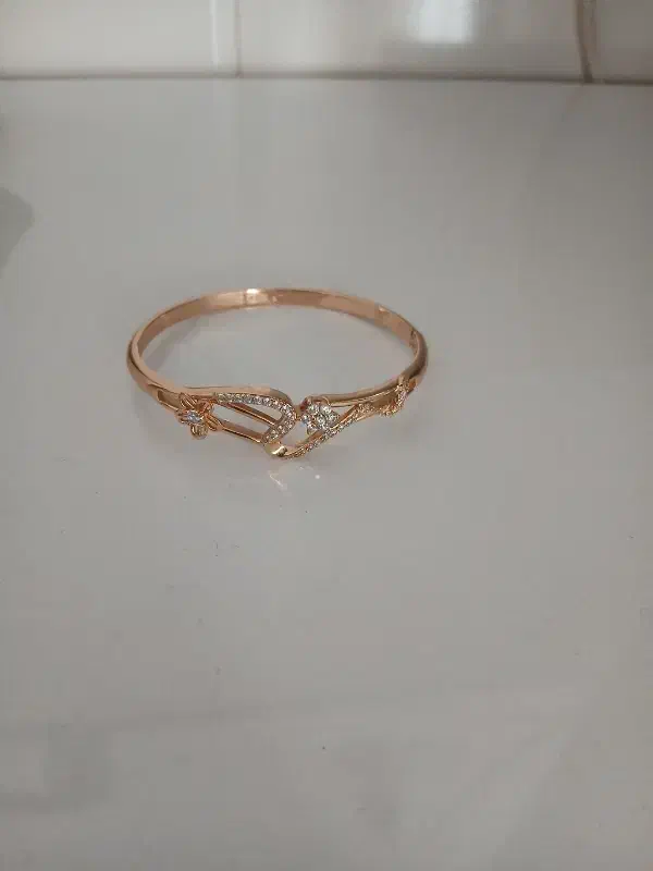 دستبند|بدلیجات|قم, بنیاد|دیوار