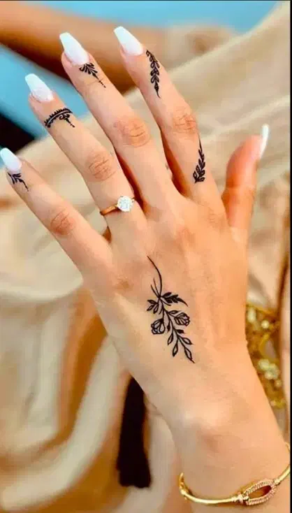 طراحی حنا دست و پا(آف)|خدمات آرایشگری و زیبایی|پرند, فاز ۵|دیوار