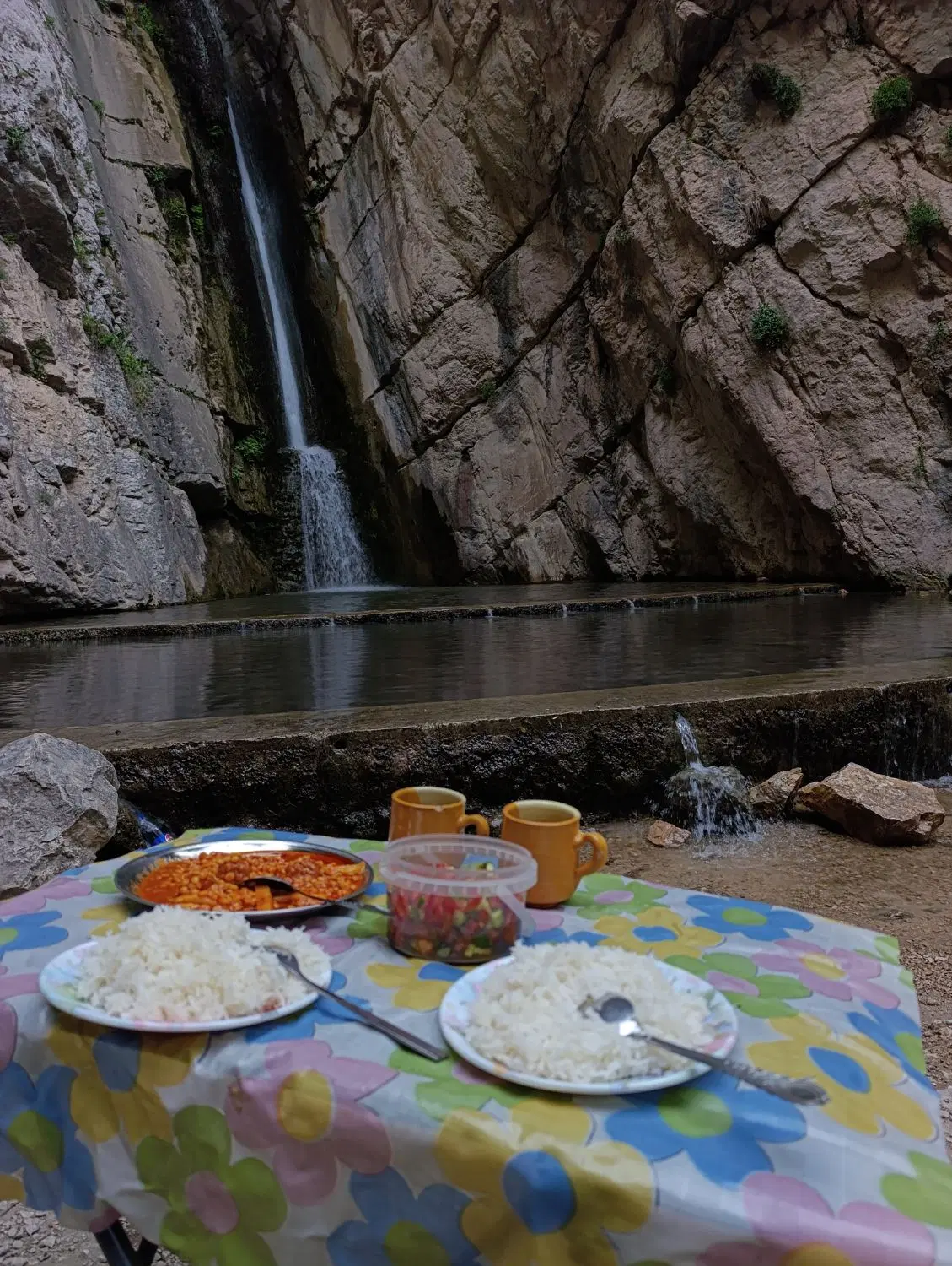 قله زو|تور و چارتر|مشهد, هفت تیر (نه دره)|دیوار