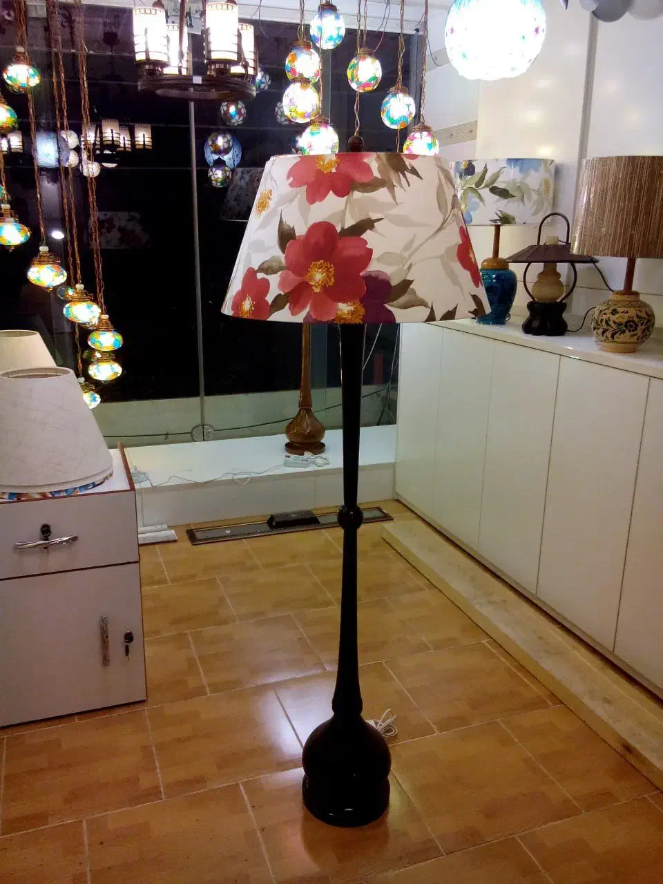 آباژور کنارسالنی چوب چنار دست ساز و یونیک و خاص|چراغ خواب و آباژور|ساری, |دیوار