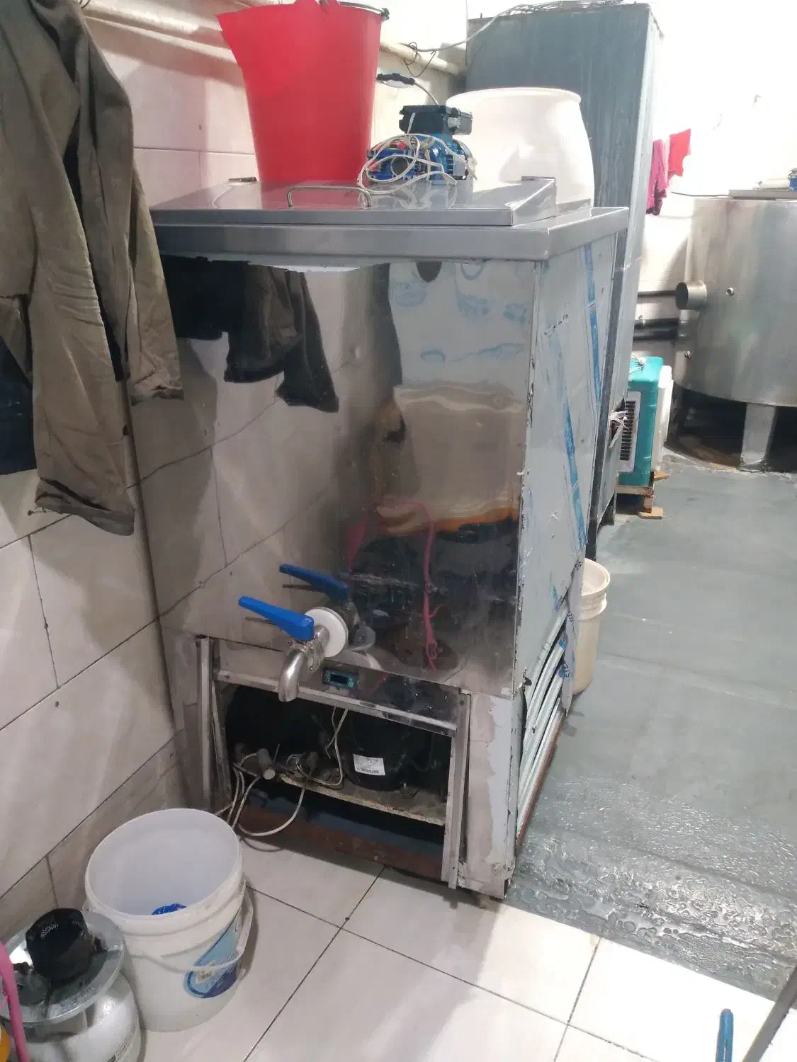 شیر سرد کن|ماشین‌آلات صنعتی|گلپایگان, |دیوار