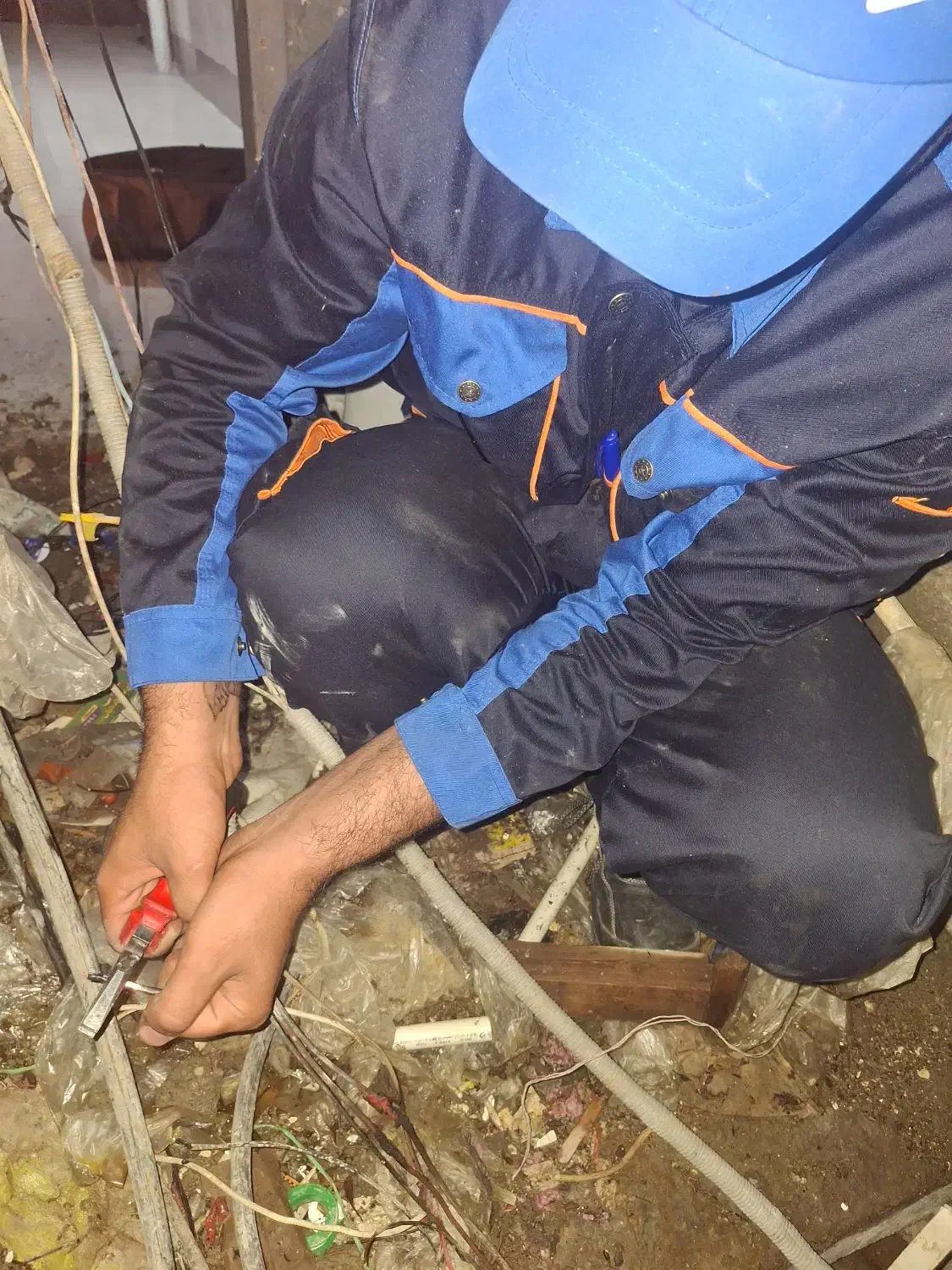 برقکار برق کاری  صفر تا صد تمامی کار های برقی|خدمات پیشه و مهارت|کرج, گوهردشت|دیوار