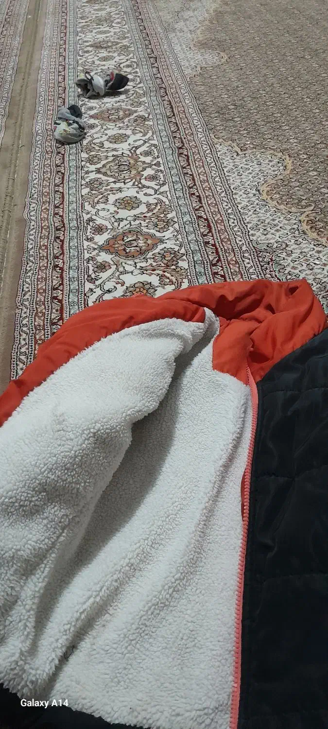 کاپشن|کفش و لباس بچه|بومهن, |دیوار