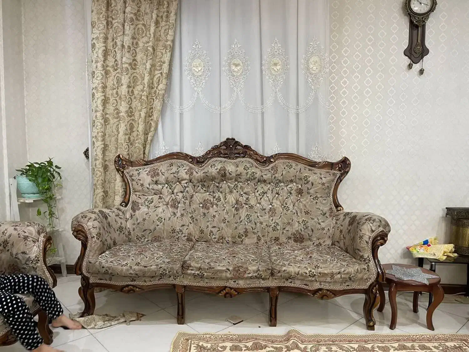 یکدست مبل سلطنتی ۹نفره کارکرده|مبلمان خانگی و میز عسلی|ری, فیروزآبادی|دیوار