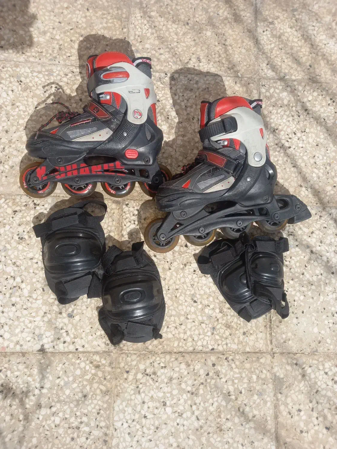 کفش اسکیت|دوچرخه، اسکیت، اسکوتر|تربت‌حیدریه, باغ سلطانی|دیوار