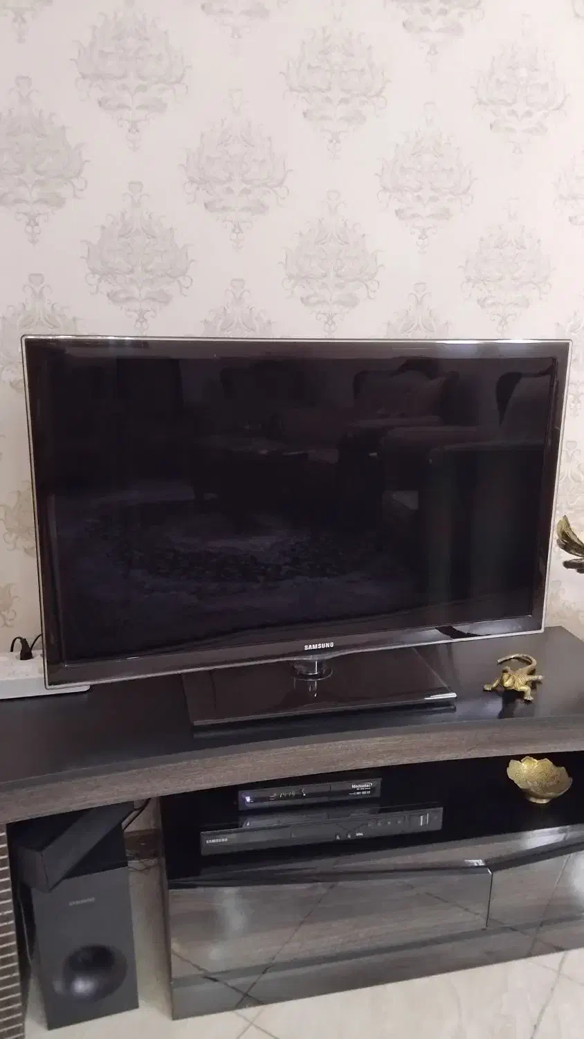 تلوزیون ال ای دی ۴۳ اینچ سامسونگ و استریو سامسونگ|تلویزیون و پروژکتور|شهریار, شهرک شاهد|دیوار