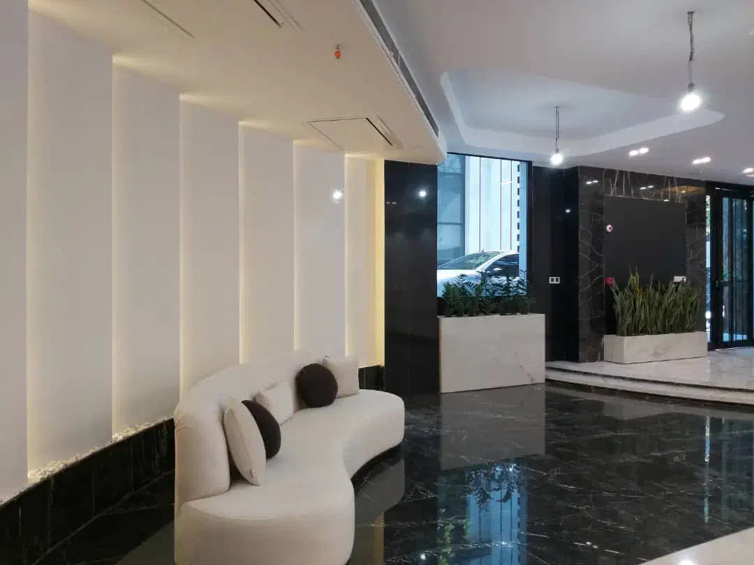 ۹۰متر فول بازسازی شده //۱۵متر حیاط خلوت|فروش آپارتمان|تهران, آجودانیه|دیوار