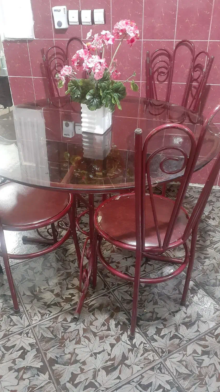 میز وصندلی غذاخوری ۴نفره فرفوژه(فلزی)|میز و صندلی غذاخوری|بندرعباس, |دیوار