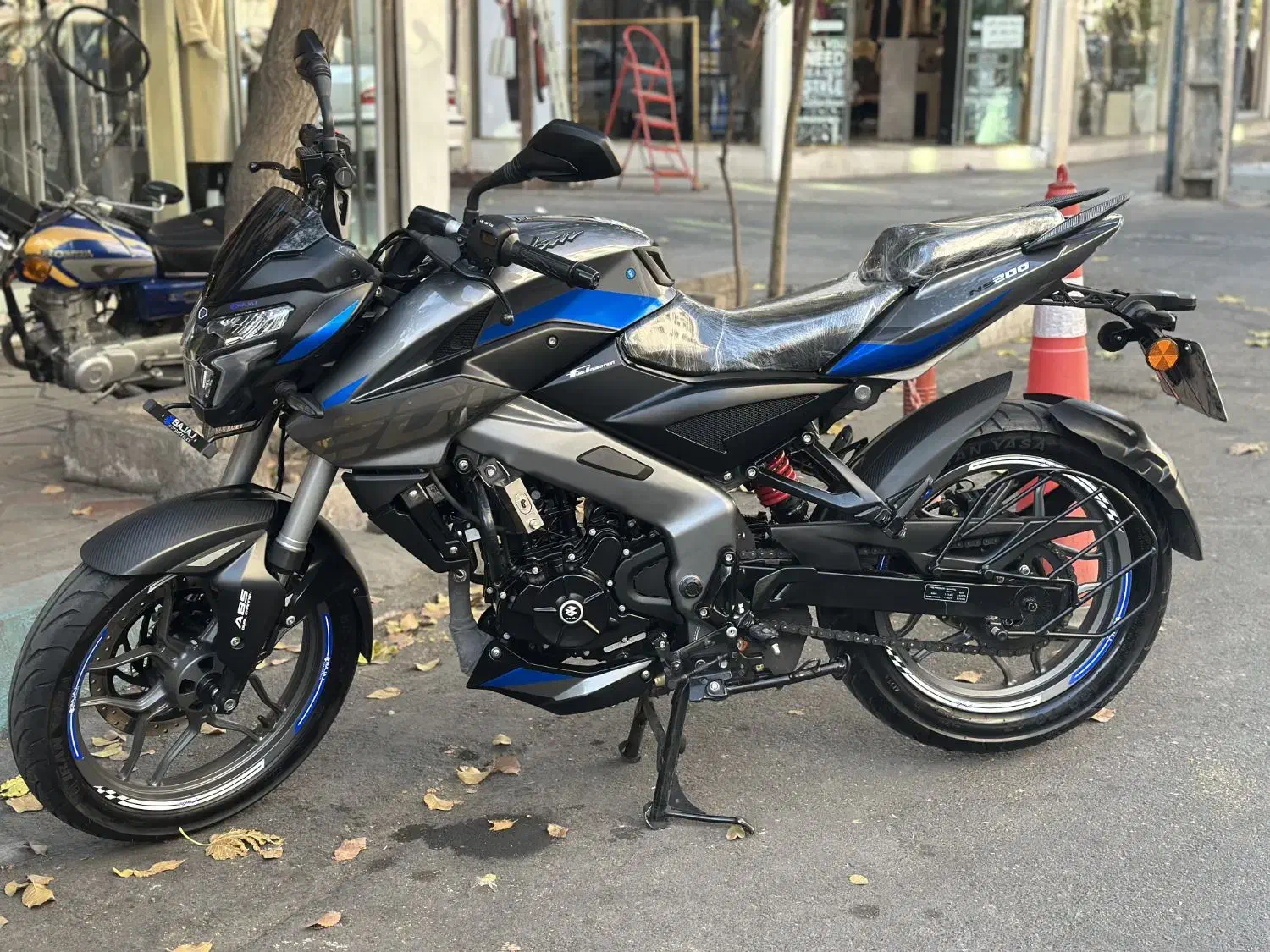 پالس ns خاکستری ۱۴۰۴|موتورسیکلت|تهران, نیروی هوایی (پیروزی)|دیوار